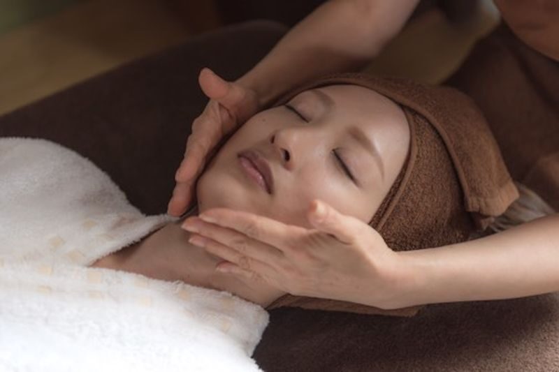 Tokyo Private Facial Treatment with Pro Care Gift - A private facial in Gotanda, not a group spa visit