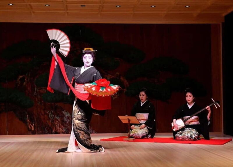 Tokyo: Private Tour and Traditional Performance with Dinner - A Live Performance on a Noh Stage
