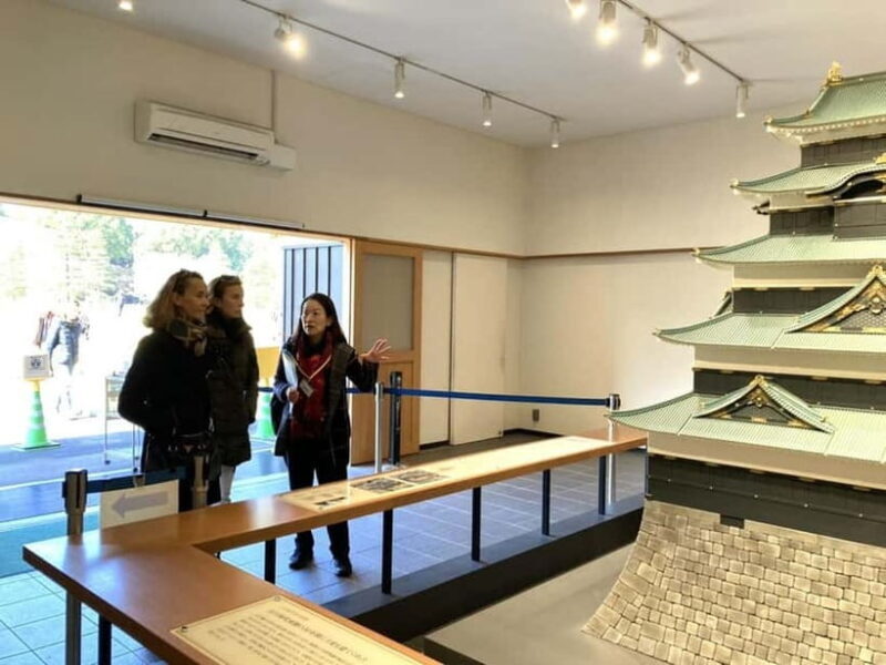 Tokyo: Private Tour of the Imperial Palace East Gardens - Good To Know