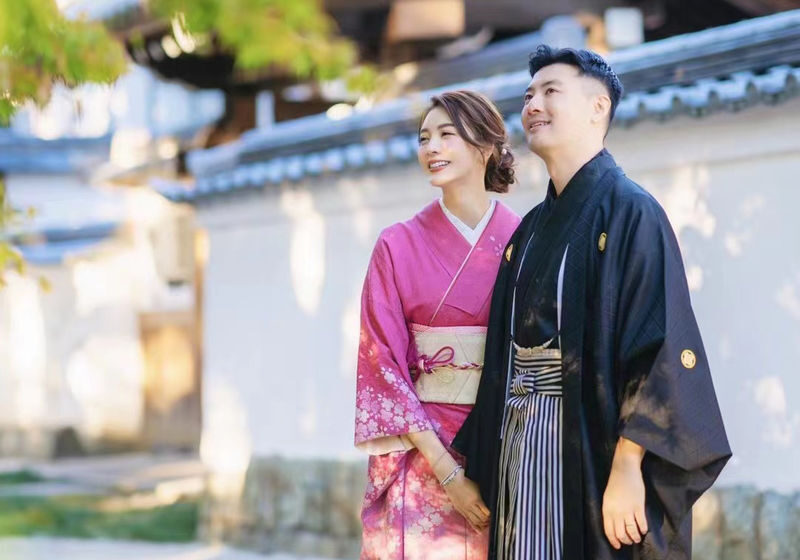 Tokyo Senso-ji Temple | Local Photographer Travel Photography Experience | Free Props Rental + Unlimited Number of People + All Original Photos Delivered | Provided by JBS photo - Props and kimono: useful extras, not part of the photo fee