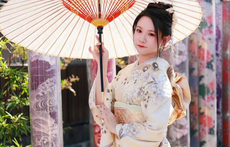 Tokyo Senso-ji Temple | Local Photographer Travel Photography Experience | Free Props Rental + Unlimited Number of People + All Original Photos Delivered | Provided by JBS photo - Should you book the Senso-ji photo session?