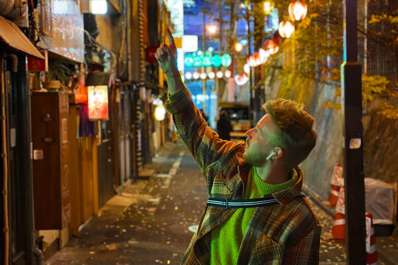 Tokyo: Shibuya Food Tour: 13 Dishes at 3 Eateries - A three-hour evening in Shibuya