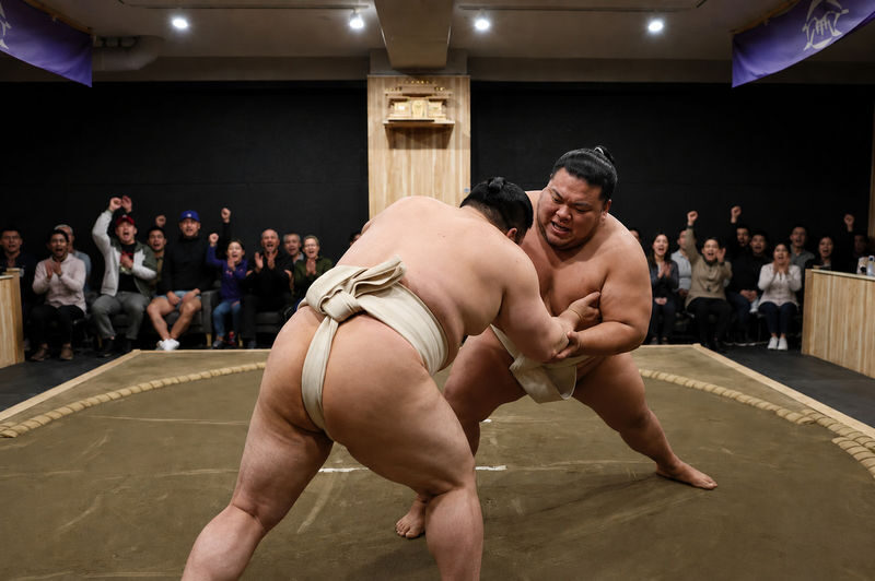 Tokyo: Shibuya Sumo Show with Drink and Photo - Sumo, explained at arm’s length