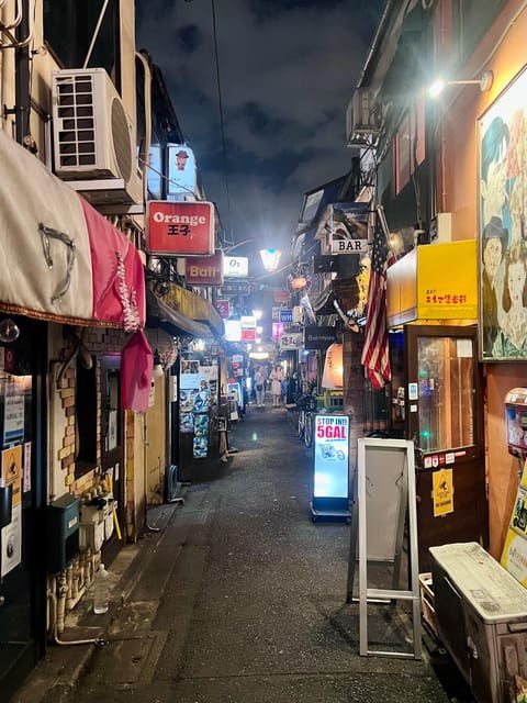 Tokyo: Shinjuku Kabukicho & Golden Gai Walking Tour - Golden Gai Atmosphere