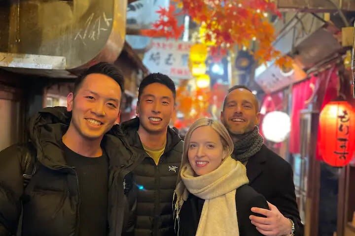 Tokyo: Shinjuku Local Bar & Izakaya Crawl Tour - Golden Gai and the late-night finish
