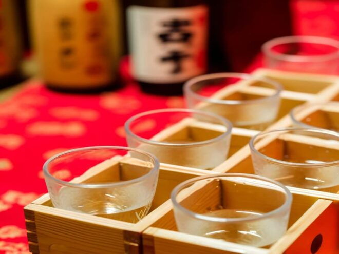 Tokyo Shinjuku: Sake Tasting Experience With Snacks - Languages and Group Size