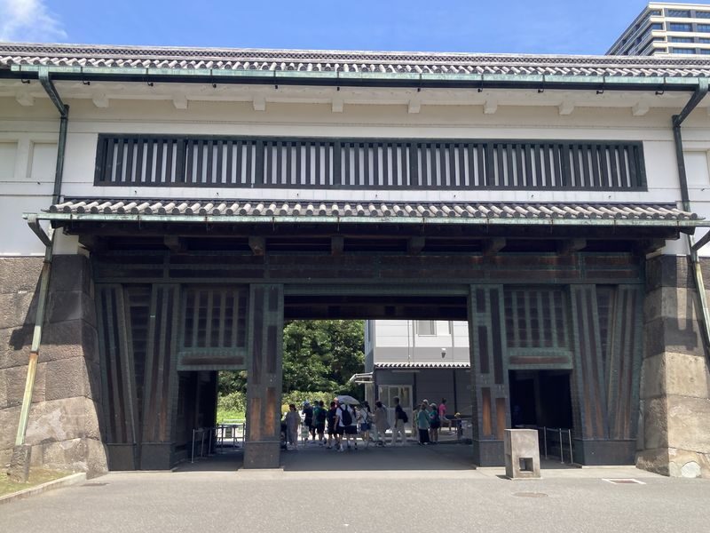 Tokyo: Small-group Imperial Palace Historical Walking Tour - Garden paths and the castle’s former footprint