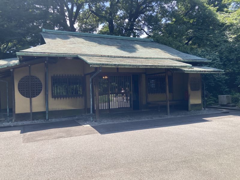 Tokyo: Small-group Imperial Palace Historical Walking Tour - Who should book this walk