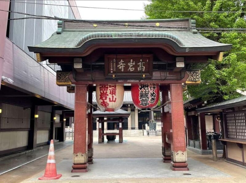 Tokyo: Sugamo Walking Tour with local food and Temple Visit - Good To Know