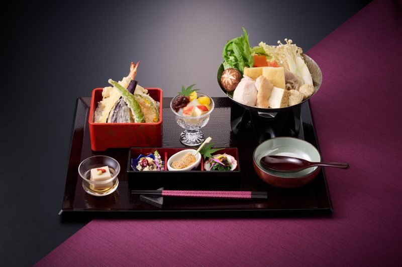 Tokyo Sumo Dinner Show in Ginza with Japanese Cuisine & Sake Bar - Standard or Premium: what changes
