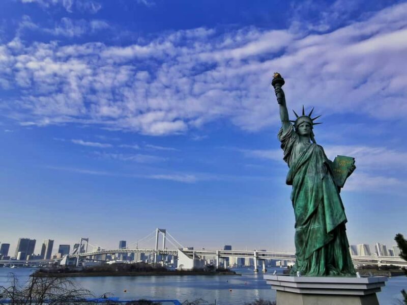 Tokyo: TeamLab Planets & Odaiba Gundam Bay Tour - Odaiba: A Futuristic Waterfront Playground  