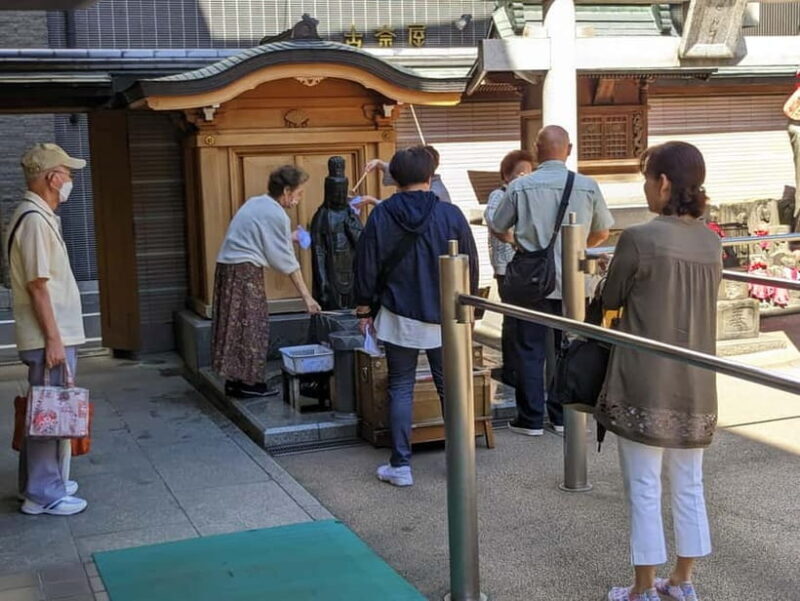 Tokyo: Temples and Rikugien Gardens Guided Walking Tour - Good To Know