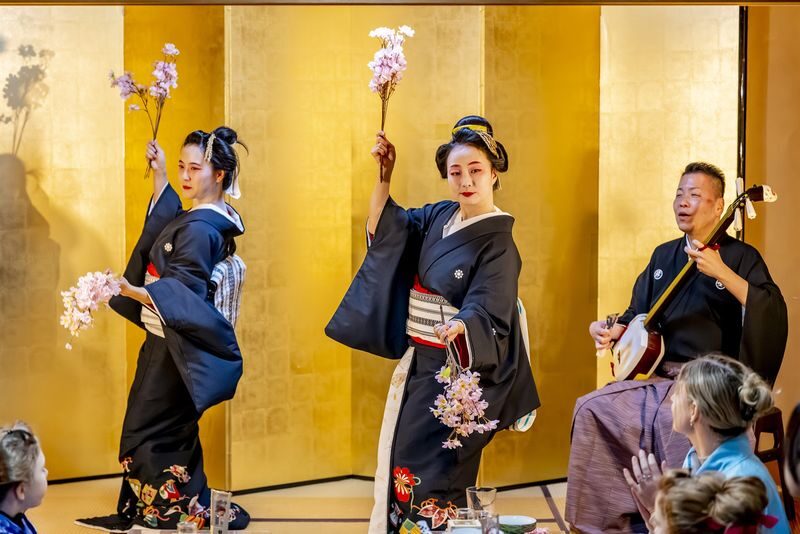 TOKYO:Traditional Geisha Show - A shrine setting in old Fukagawa