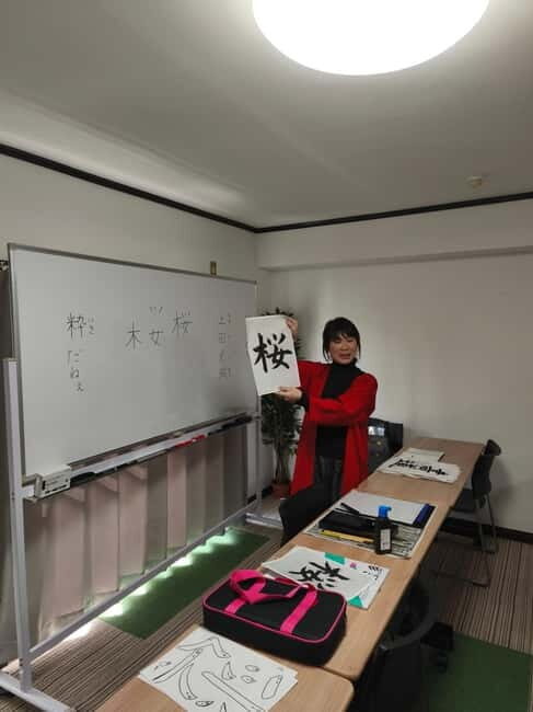 Tokyo: Traditional Japanese writing class - Exploring the Japanese Calligraphy Experience
