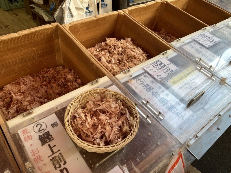 Tokyo: Tsukiji Fish Market Culture Walking and Food Tour - What the guides add