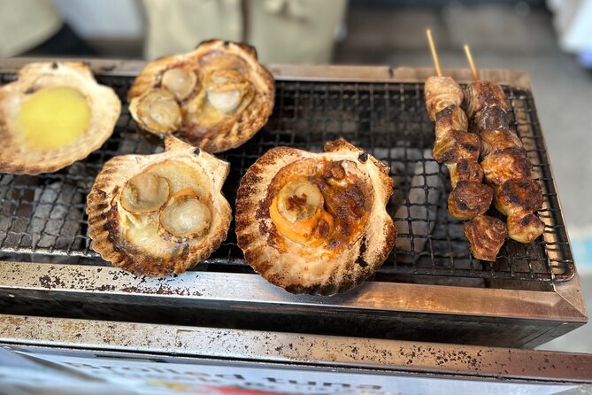Tokyo Tsukiji Fish Market Food and Walking Tour - Discovering the Hongwanji Temple