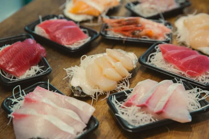 Tokyo : Tsukiji Fish Market Tour with Fresh Sashimi Tasting - A Closer Look at the Tsukiji Fish Market Tour