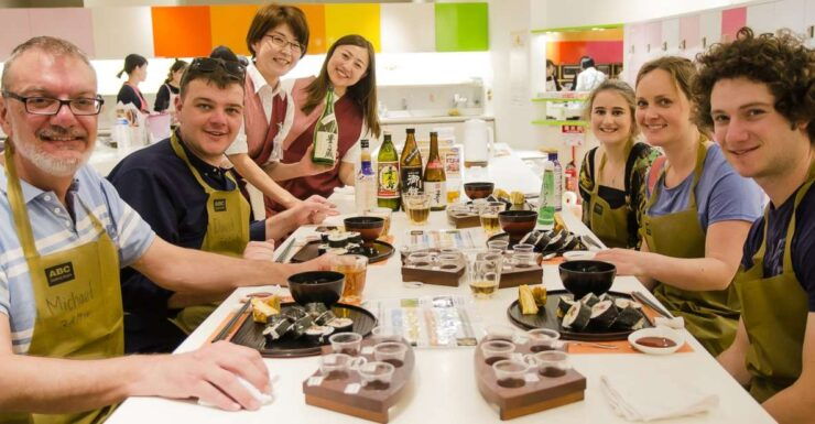 Tokyo: Tsukiji Market Walking Tour & Rolled Sushi Class - Activity Details