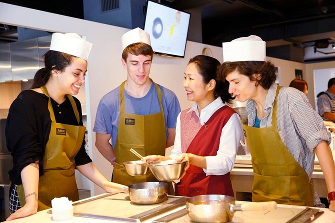 Tokyo Tsukiji Outer Market Walking Tour and Rolled Sushi Class - Immerse Yourself in the Culinary Delights of Tokyo