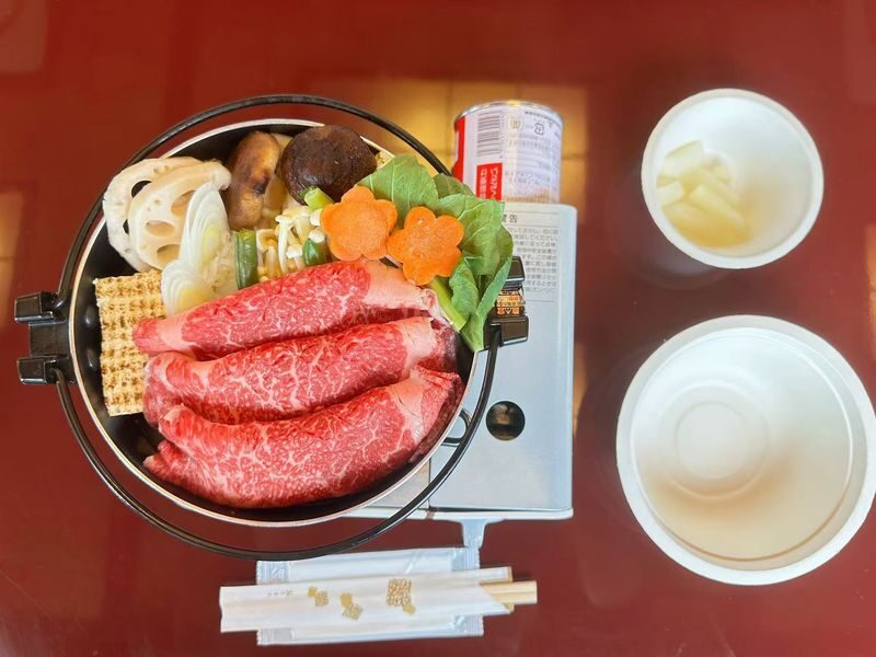 Tokyo Yakatabune Cruise: Sukiyaki Cuisine, Show Performance, and Tokyo Tower Sightseeing Plan - Dinner on the water: sukiyaki and shared tables