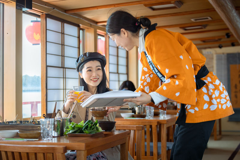 Tokyo Yakatabune Cruise: Sukiyaki Cuisine, Show Performance, and Tokyo Tower Sightseeing Plan - Tokyo Bay views, with Odaiba as the main event