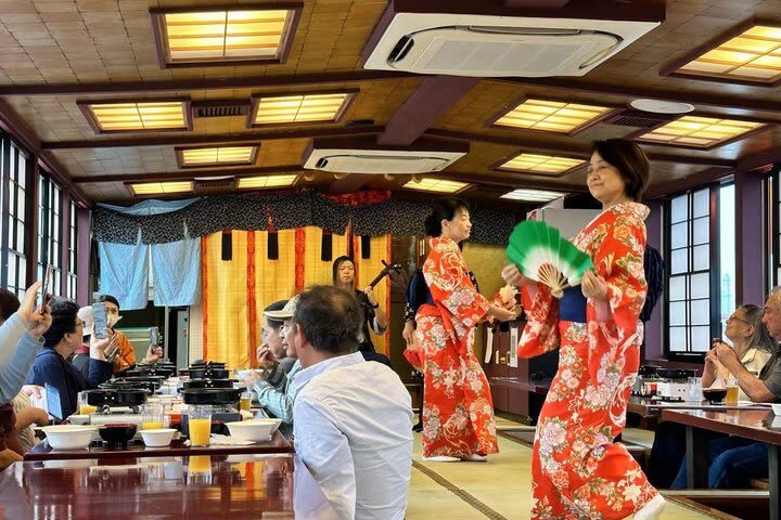 Tokyo Yakatabune Dinner Cruise: 400 Years of Edo Tradition & Odaiba Views - What the Tokyo Tower add-on actually includes