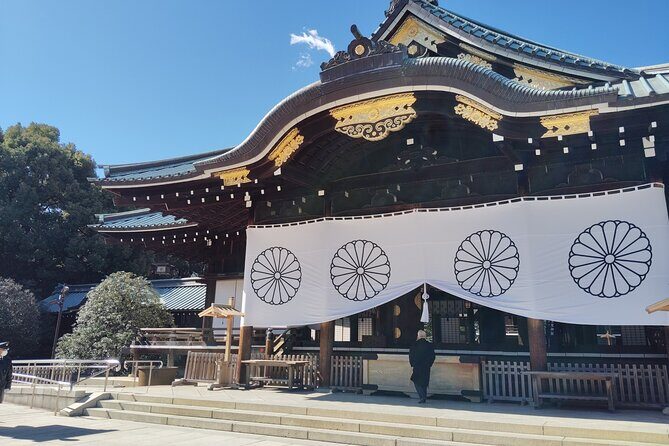 Tokyo: Yasukuni Shrine and Yushukan Museum Guided Tour - A Closer Look at the Tour Experience