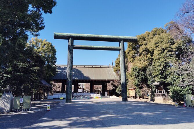 Tokyo: Yasukuni Shrine and Yushukan Museum Guided Tour - Authentic Experience & What to Expect