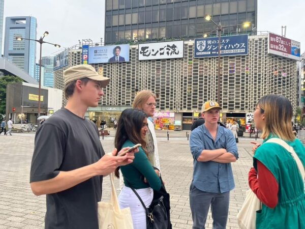 Tokyo:Exploring Shinjuku With Japanese University Students - Accessibility Features