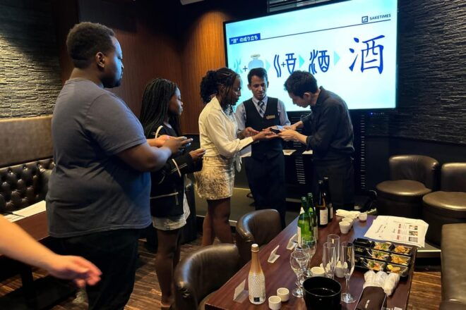 Tokyoshinjukuyasukuni : Sushi Making Class With Sake Tasting - Meeting Point