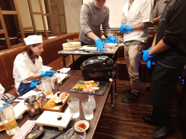 Tokyoshinjukuyasukuni : Sushi Making Class With Sake Tasting - Accessibility Features