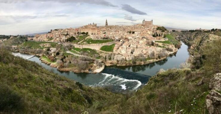 Toledo: Guided Walking Tour to Essential Monuments in Spanish - Highlights