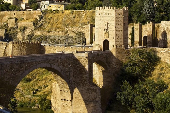 Toledo Half-Day Tour From Madrid - Group Size and Tour Guide Behavior