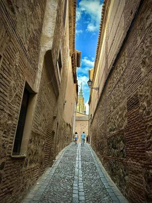 Toledo Mágico, the original night tour: mystery, curiosities, and secrets. - Who should consider this tour?