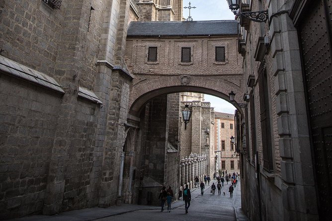 Toledo Monumental Tour With Tourist Bracelet - Tour Experience