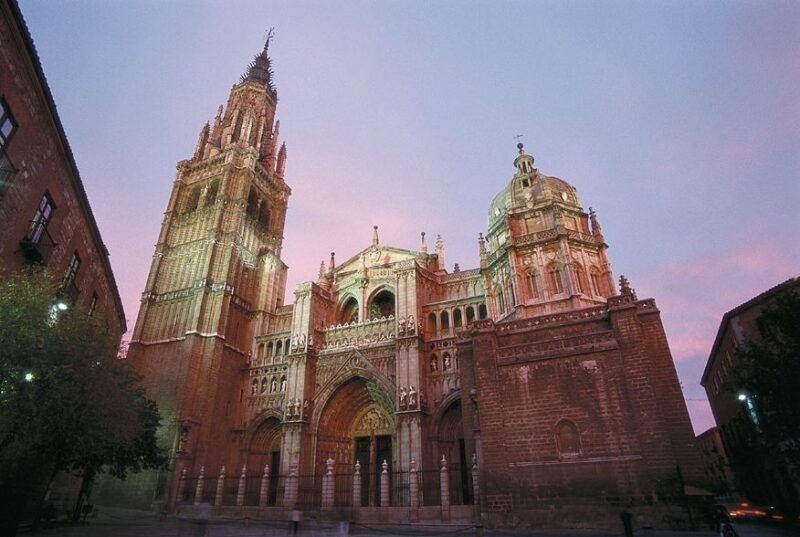 Toledo: Private Monuments Walking Tour With Monument Entry - Key Landmarks of Toledos Historic Mix of Faiths