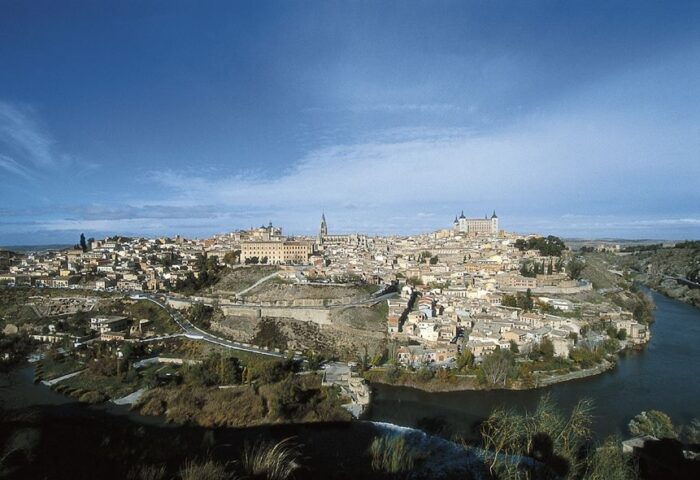 Toledo: Private Monuments Walking Tour With Monument Entry - Significance of the Synagogue of Santa María La Blanca