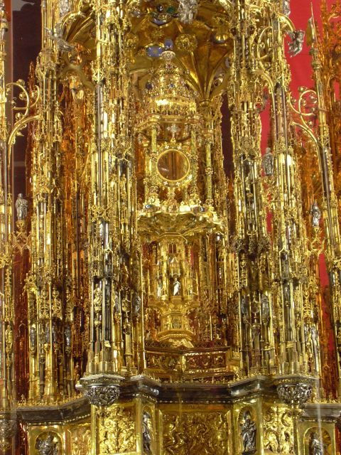 Toledo: Private Monuments Walking Tour With Monument Entry - Language Options and Accessibility Details
