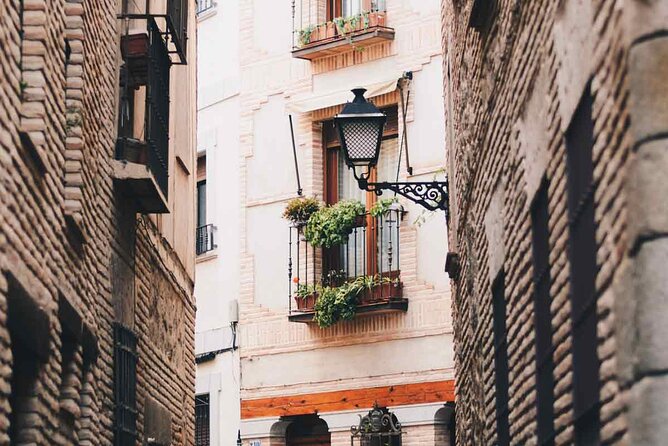 Toledo Private Tour With Official Guide and Entrances Included - Additional Details