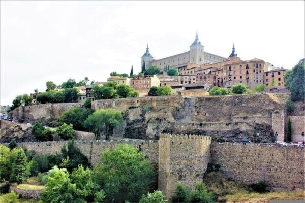 Toledo: Private Walking Tour With a Local Guide - The Sum Up