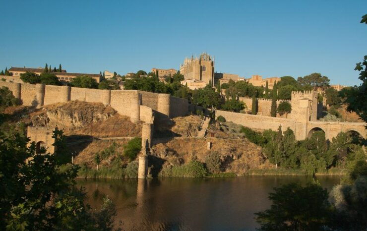Toledo: Private Walking Tour With Licensed Guide - Tour Inclusions
