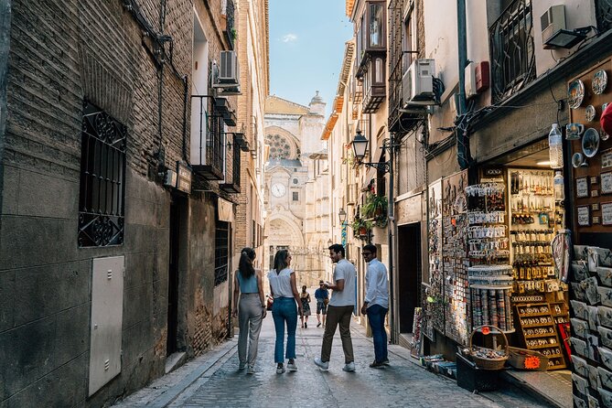 Toledo Tour: Cathedral & 8 Monuments With Pick-Up From Madrid - Explore the Historic Center of Toledo