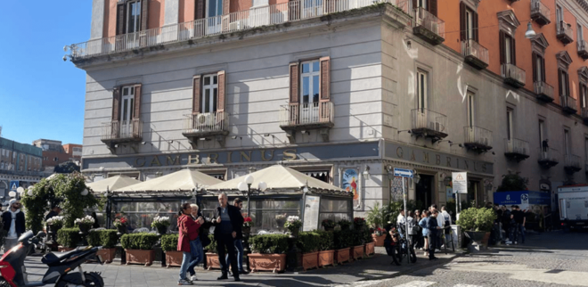 Toledo Walking Tour: the History of the Neapolitan Struscio - Inclusions and Exclusions