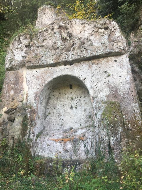 Tomb Hunting and Trekking Adventure in Sovana - Pricing and Duration