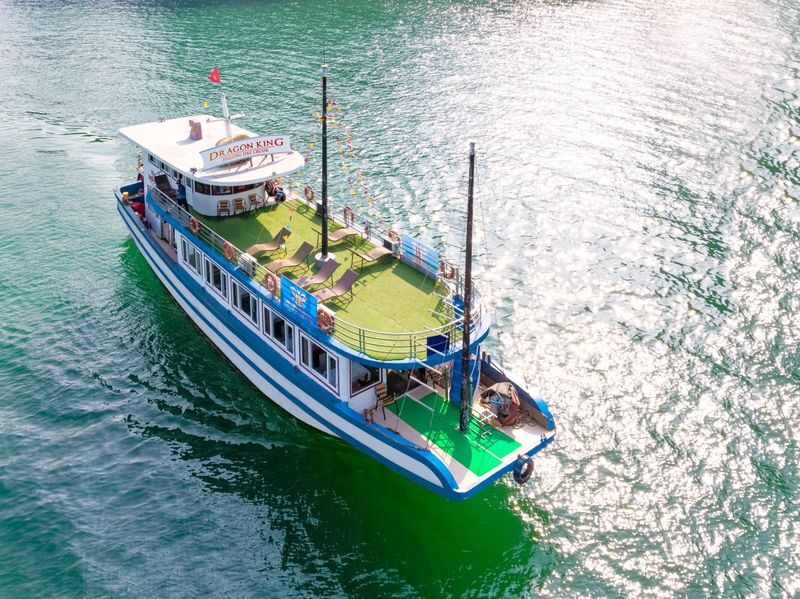 Tonkin Day Cruise: Ha Long Bay with Sung Sot & Ti Top - The useful details at a glance