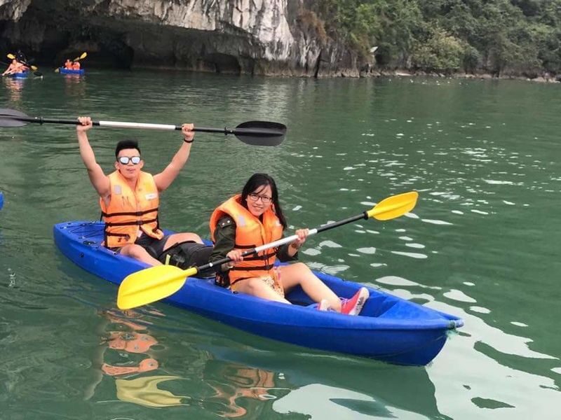 Tonkin Day Cruise: Ha Long Bay with Sung Sot & Ti Top - Luon Cave by kayak or bamboo boat