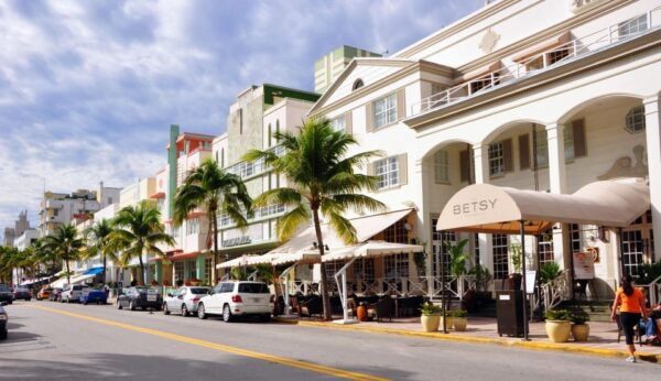 Top 10 South Beach Highlights Tour - Lincoln Road & Espanola - Shopping District Glamour