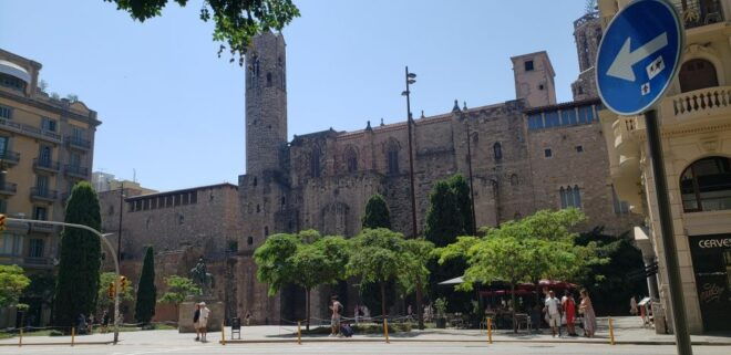 Top-25 Sights Guided City Tour by Bike/eBike - Meeting Point