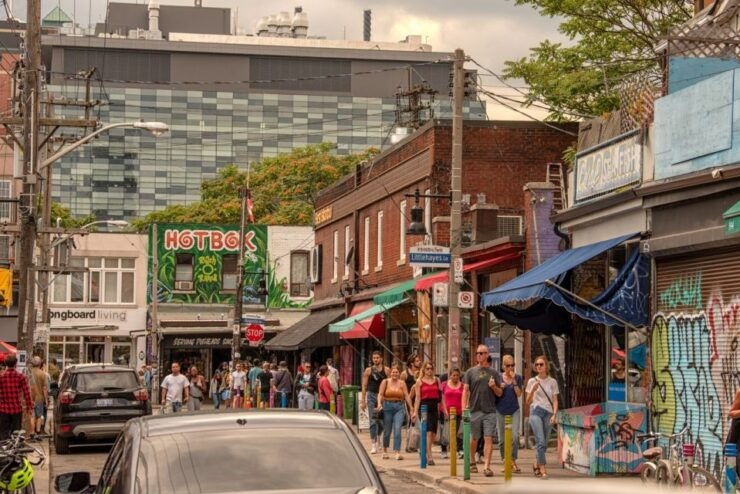 Toronto: E-Scooter City Highlights Tour - Tour Experience