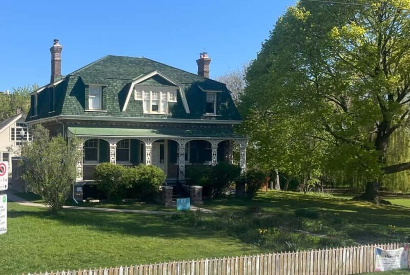 Toronto East Neighbourhoods Tour: Open Top Bus & Live Guide - FAQ